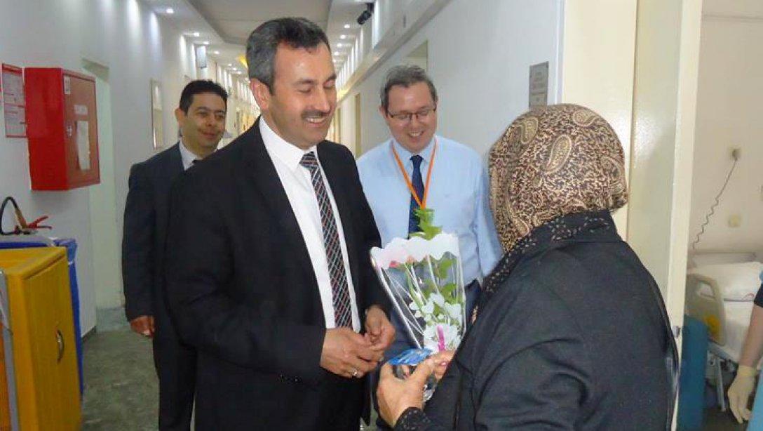 İlçe Milli Eğitim Müdürü Mehmet IŞIK Yaşlılar Haftası nedeniyle Saruhanlı Devlet Hastanesini  Yaşlı bakım servisinde yatan hastaları ziyaret etti 